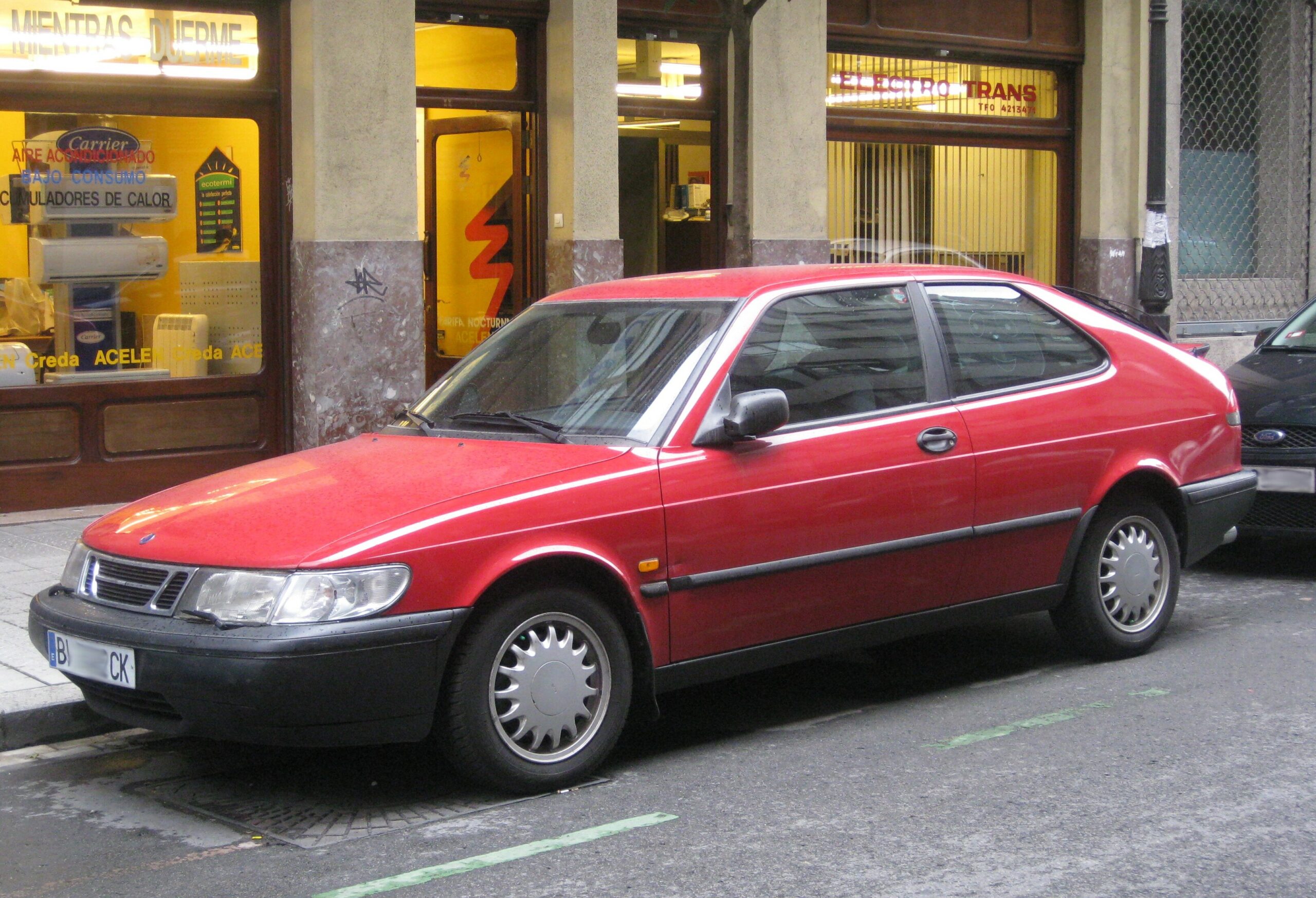 SAAB 900 